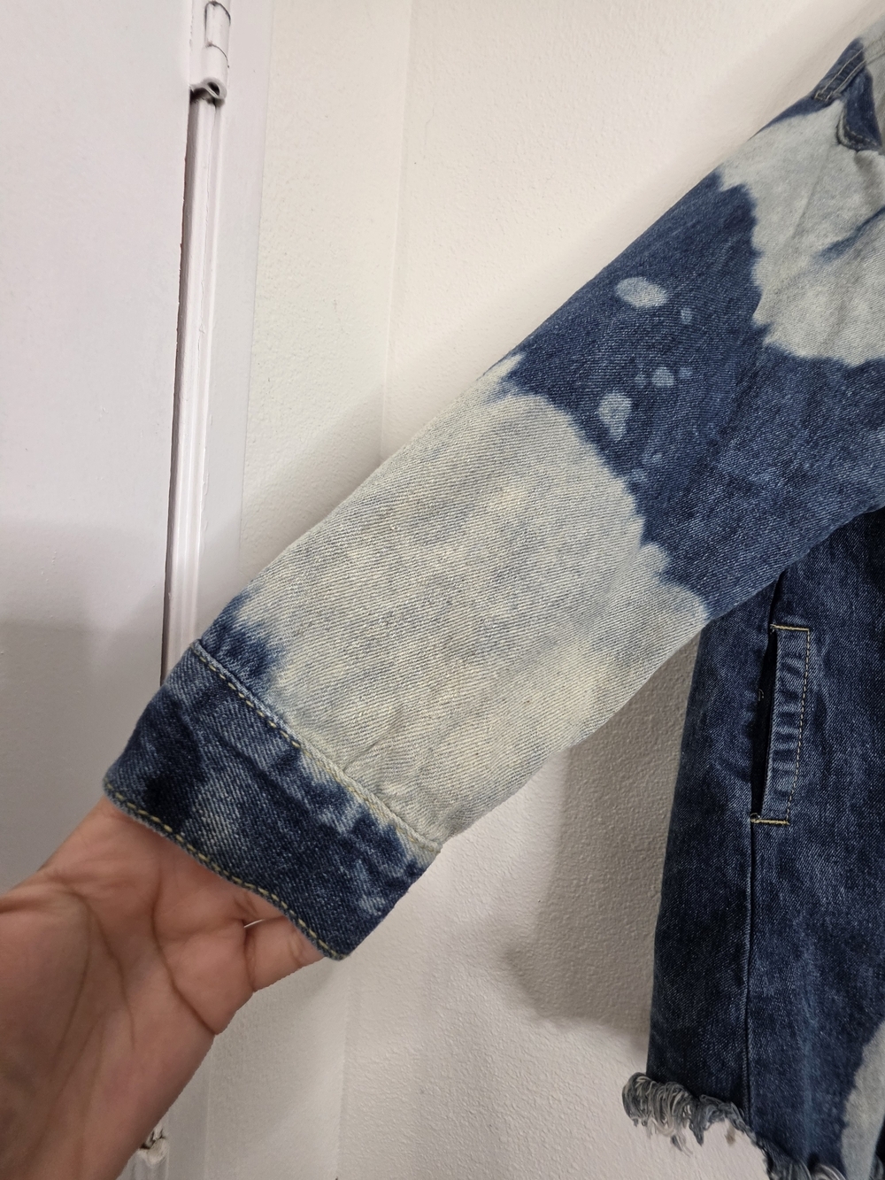 Thrill Jeans Womens Bleach Splatter Acid Wash Hooded Denim Jacket Size Large - Picture 9 of 16